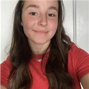 Étudiante en commerce. Cours de français de la primaire au collège.